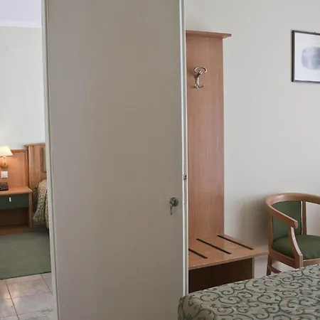 Hotel Holidays