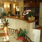 Ξενοδοχείο Holidays 4*