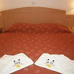 Holidays 4*