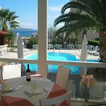 Holidays Τολό