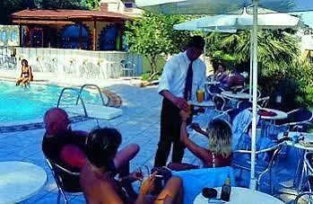 Ξενοδοχείο Holidays