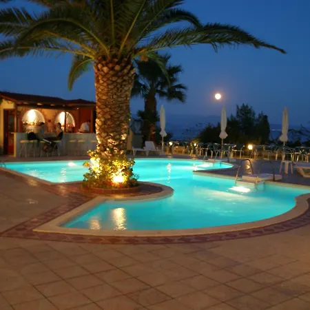 Ξενοδοχείο Holidays 4*