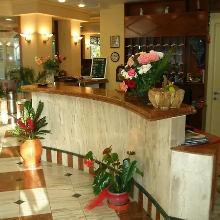 Szálloda Holidays 4*