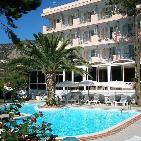 Hotell Holidays 4*