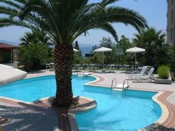 Holidays מלון 4*