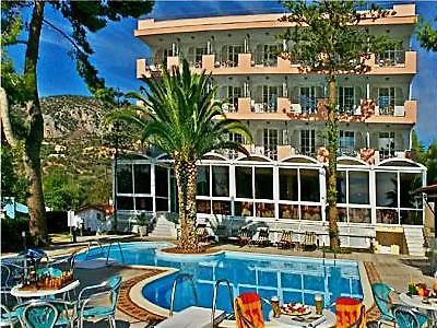 Hotell Holidays 4*